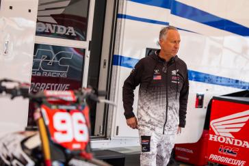 Hunter Lawrence scores his first AMA Supercross premier-class win in Arlington