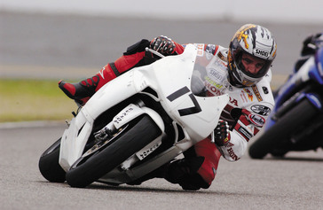 Miguel Duhamel on 2003 Honda CBR600RR Dunlop Daytona Tire Test.

