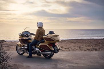 25 Honda Gold Wing Tour Eternal Gold Lifestyle