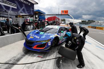 IMSA WeatherTech SportsCar Championship
Sahlen's Six Hours of the Glen
Watkins Glen International, Watkins Glen, NY USA
Sunday 2 July 2017
93, Acura, Acura NSX, GTD, Andy Lally, Katherine Legge pit stop
World Copyright: Michael L. Levitt/LAT Images