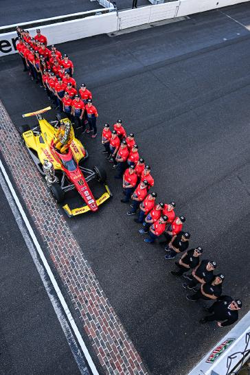 #10, Alex Palou, Chip Ganassi Racing Honda, Winners Portrait, Honda HRC Engineers