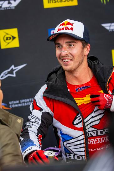 Hunter Lawrence minimizes damage on a difficult night in Seattle, retains points leads