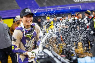 Hunter Lawrence scores his first AMA Supercross premier-class win in Arlington