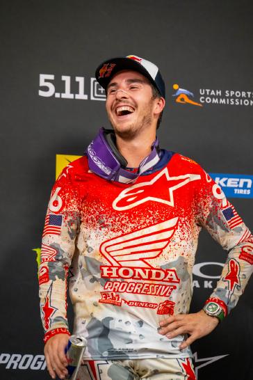 Hunter Lawrence scores his first AMA Supercross premier-class win in Arlington