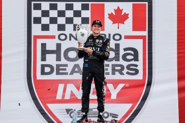 #28: Marcus Ericsson, Andretti Global Honda on the podium