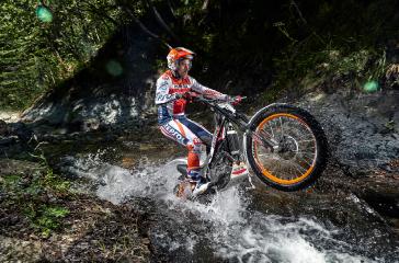 20 Montesa Cota 4RT260 RR action