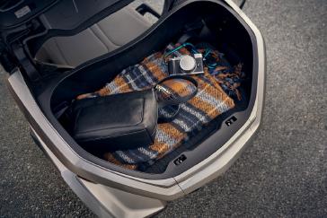 25 Honda Gold Wing Tour Bourdeaux Red Metallic Location Detail