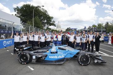 #27: Kyle Kirkwood, Andretti Global Honda celebrates with Honda engineers