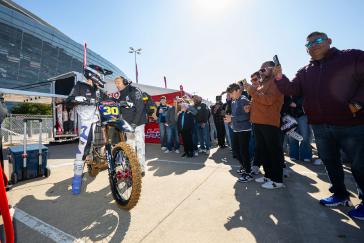 Hunter Lawrence scores his first AMA Supercross premier-class win in Arlington