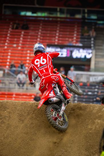 Hunter Lawrence Retains Championship Lead Following Challenging Cleveland Triple Crown Supercross