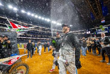 Hunter Lawrence scores his first AMA Supercross premier-class win in Arlington