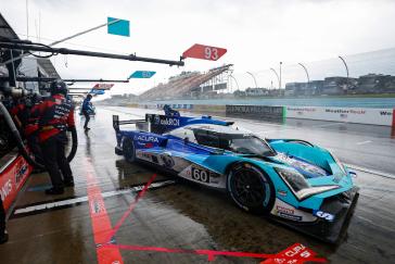 #60: Acura Meyer Shank Racing w/Curb Agajanian, Acura ARX-06, GTP: Tom Blomqvist, Colin Braun, Pit Stop