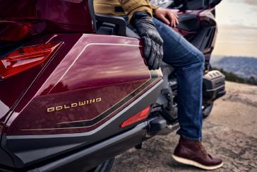 25 Honda Gold Wing Tour Bourdeaux Red Metallic Lifestyle