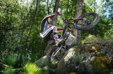 20 Montesa Cota 301RR action 