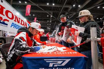 Hunter Lawrence minimizes damage on a difficult night in Seattle, retains points leads