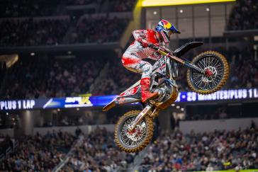 Hunter Lawrence scores his first AMA Supercross premier-class win in Arlington