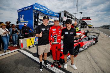 #93: Acura Meyer Shank Racing w/Curb Agajanian, Acura ARX-06, GTP: Renger van der Zande, Nick Yelloly, Kaku Ohta, MOTUL Pole Award