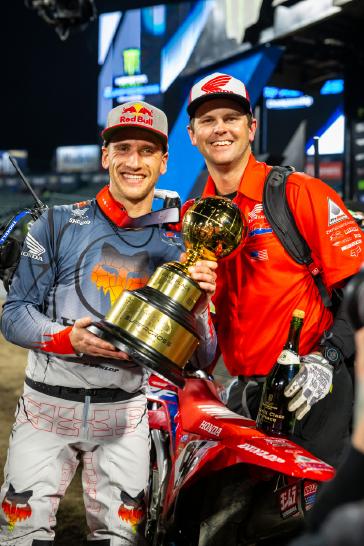 Flawless Win for Roczen to Start 2022 AMA Supercross Season