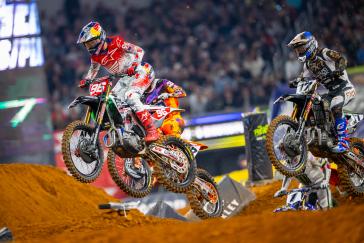 Hunter Lawrence scores his first AMA Supercross premier-class win in Arlington