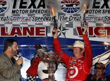 5-7 June, 2008, Fort Worth, Texas USA. Scott Dixon fires his six shooters while track president Eddie Gossage looks on. ©2008, Dan Streck, USA. LAT Photographic.
