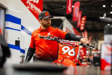 Hunter Lawrence minimizes damage on a difficult night in Seattle, retains points leads