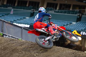 Flawless Win for Roczen to Start 2022 AMA Supercross Season