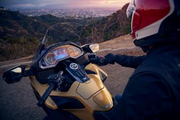 25 Honda Gold Wing Tour Eternal Gold Lifestyle