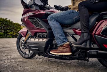 25 Honda Gold Wing Tour Bourdeaux Red Metallic Lifestyle