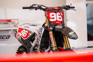 Hunter Lawrence scores his first AMA Supercross premier-class win in Arlington