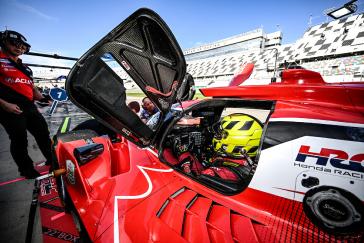 #93: Acura Meyer Shank Racing w/Curb Agajanian, Acura ARX-06, GTP: Renger van der Zande