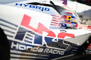 Prior to the 2024 Formula 1 Las Vegas Grand Prix, Honda, HRC and Acura gathered a collection of hybrid hero machines including the Acura ARX-06, Indycar, the Indycar hybrid-powered CR-V Hybrid Racer and the production Honda Civic Hybrid to celebrate the performance of Honda’s hybrid Power Unit (PU) technology as an important pillar of Honda’s automotive electrification strategy.