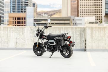 Honda Dax 125 Pearl Black