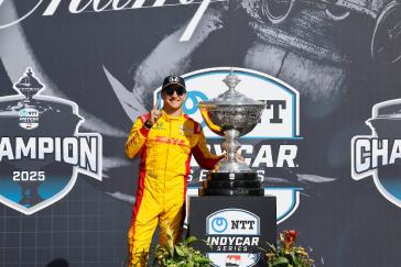 #10: Alex Palou, Chip Ganassi Racing Honda celebrates on the podium