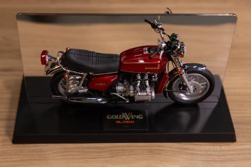 25 Honda Gold Wing Tabletop Model