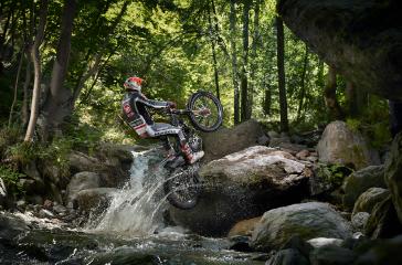 20 Montesa Cota 301RR action 