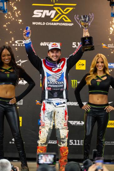 Hunter Lawrence scores his first AMA Supercross premier-class win in Arlington