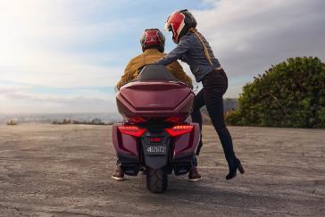 25 Honda Gold Wing Tour Bourdeaux Red Metallic Lifestyle