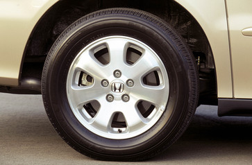 2002 Honda Odyssey EX alloy wheels.
