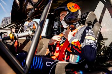 Prior to the 2024 Formula 1 Las Vegas Grand Prix, Honda, HRC and Acura gathered a collection of hybrid hero machines including the Acura ARX-06, Indycar, the Indycar hybrid-powered CR-V Hybrid Racer and the production Honda Civic Hybrid to celebrate the performance of Honda’s hybrid Power Unit (PU) technology as an important pillar of Honda’s automotive electrification strategy.