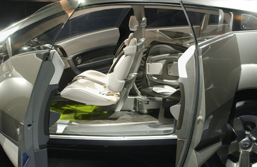 The Acura RD-X concept SUV unveiled at the North American International Auto Show 1/6/02.
