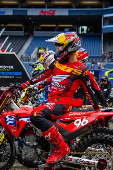 Hunter Lawrence minimizes damage on a difficult night in Seattle, retains points leads