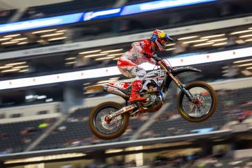 Hunter Lawrence scores his first AMA Supercross premier-class win in Arlington