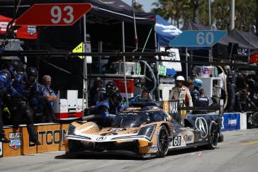 #60: Acura Meyer Shank Racing w/Curb Agajanian, Acura ARX-06, GTP: Tom Blomqvist, Colin Braun pit stop