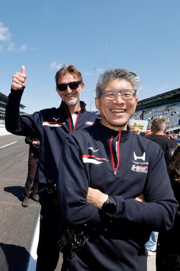 HRC President David Salters  and HRC VP Kelvin Fu celebrate #10: Alex Palou, Chip Ganassi Racing Honda winning the NTT P1 Award and pole position for the race