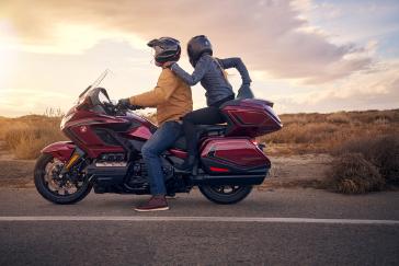 25 Honda Gold Wing Tour Bourdeaux Red Metallic Lifestyle