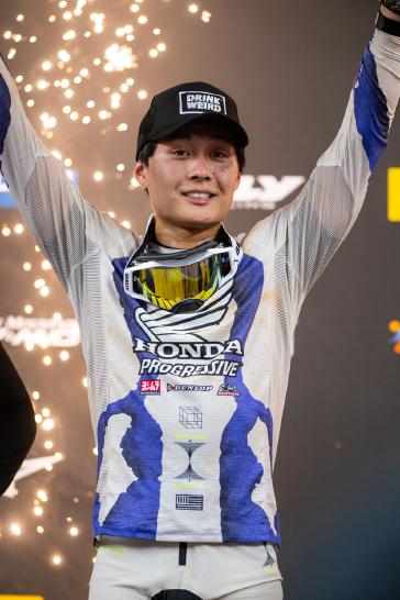 Hunter Lawrence scores his first AMA Supercross premier-class win in Arlington