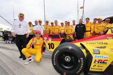 Champion #10: Alex Palou, Chip Ganassi Racing Honda celebrates with his team after clinching the 2026 IndyCar Championship