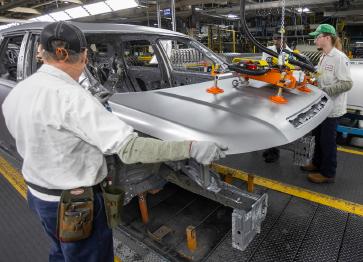 Honda associates at the Alabama Auto Plant (AAP) use a lift-assist device to mount the new steel hood on the 2026 Passport. A number of lift assist devices were added at AAP to make processes easier for associates and to achieve high quality.