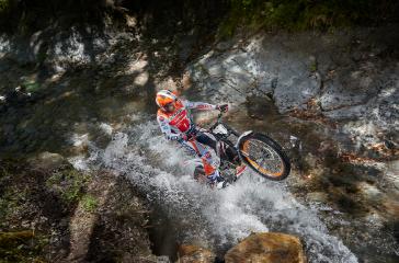20 Montesa Cota 4RT260 RR action