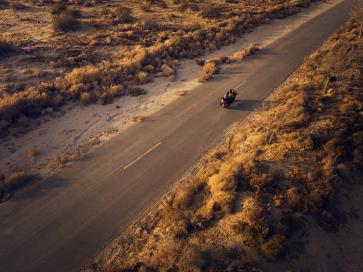 25 Honda Gold Wing Tour Bourdeaux Red Metallic Action